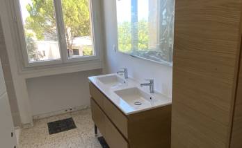 Salle de bain à l'étage rénovée à Alès