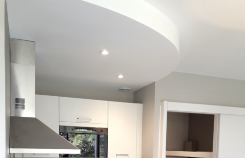 Faux plafond pour délimiter l'espace cuisine