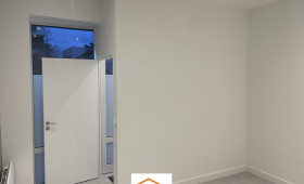 Levallois_20m2_03_local-pro_entree_porte-vitre_ouverte