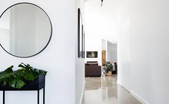 Couloir avec béton ciré