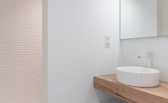 Salle de bain dans les tons clairs rénovée à Vertou