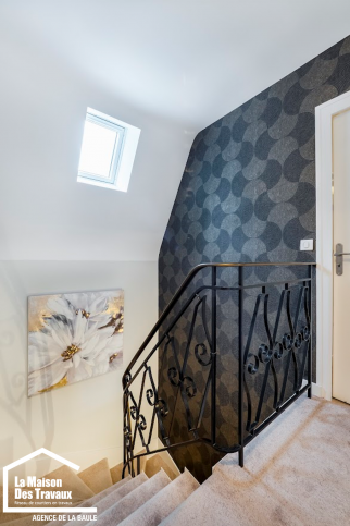 Papier peint dans la cage d'escalier