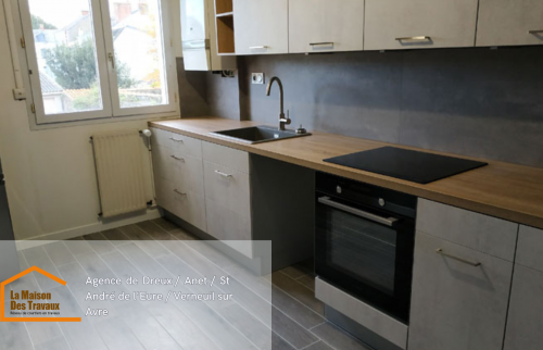 Après : une cuisine, lumineuse et parfaitement optimisée.