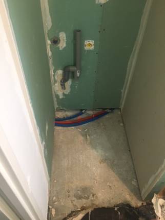 Création de l'emplacement lave-linge dans une salle de bain en rénovation - Nantes 44