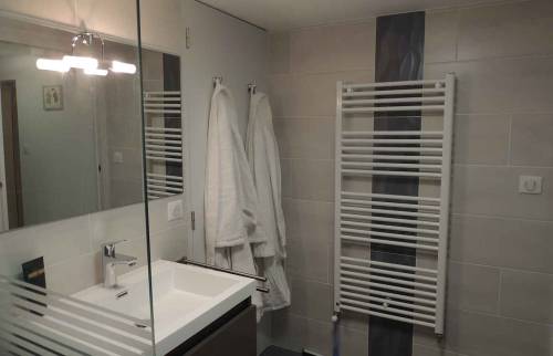 Salle de bains PMR à Chaniers près de Saintes