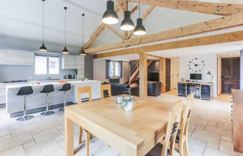 Rénovation complète d’une maison à Saint-Marcellin : un intérieur moderne et cohérent salle à manger