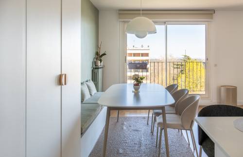 Cuisine ouverte avec vue sur la Tour Eiffel à Paris 16e