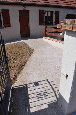 Aménagement d'une allée de maison en béton désactivé - Verneuil l'Etang 77390