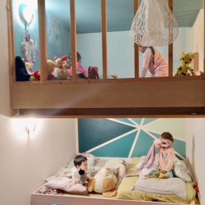 escalier et rangements intégrés dans une chambre superposée – projet Emma Beale à Grenoble