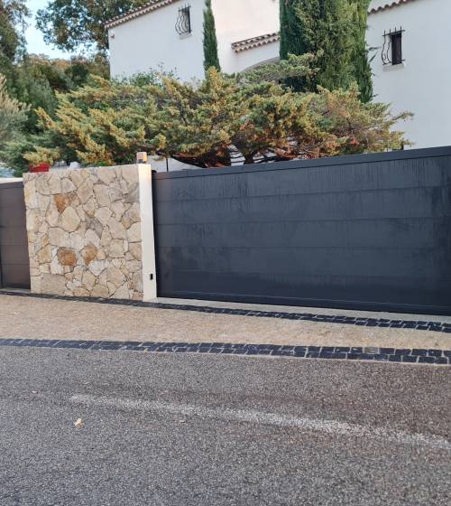 Pose d'un portail motorisé et d'un portillon aluminium