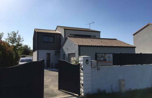 Extension zinc intégrée à la maison