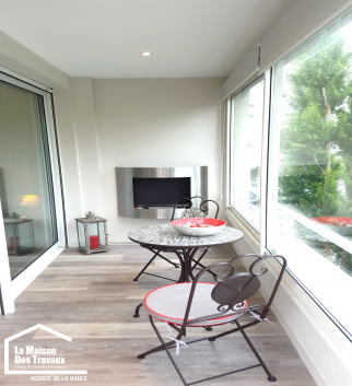 Balcon terrasse avec cheminée