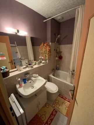 avant la rénovation de salle de bain