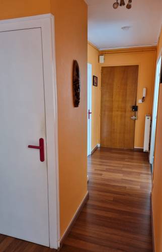 Ancien couloir vue porte d'entrée