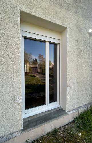 Transformation d’une fenêtre en porte-fenêtre avec volet roulant près de Troyes avant 
