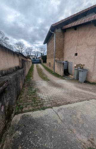 allée avant concassé