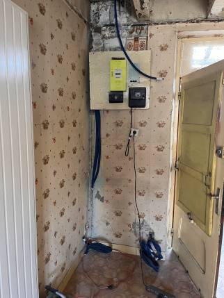 Installation électrique vétuste avant travaux de rénovation de maison ancienne - Glun 07300