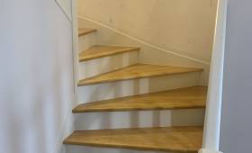 Escalier rénové avec finition professionnelle par La Maison Des Travaux Bruz