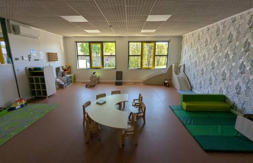 salle-jeux-lumineuse-micro-creche-olivet