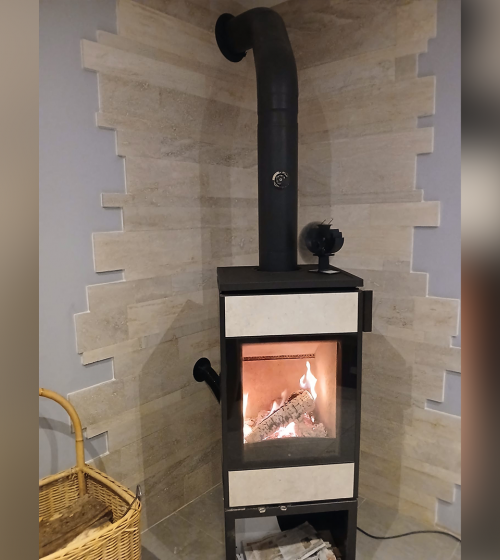 Poêle à bois avec travertin