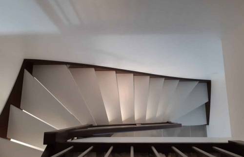 Escalier sur mesure, éclairage indirect à Saint Louis