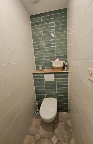 Vue sur les WC suspendus