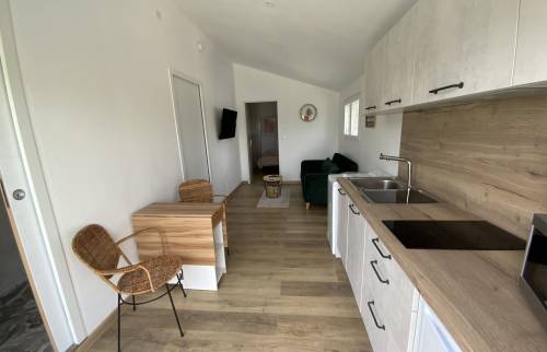 Cuisine kitchenette studio dans garage La Maison Des Travaux Ales
