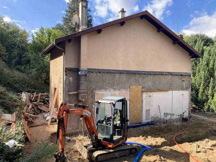 Travaux de Maçonnerie pour une réaliser une extension sur 2 niveaux, maison à Fontaines Saint Martin (69270) : creusement des fouilles