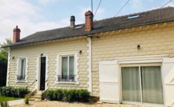 Façade de la maison après ravalement et rénovation des extérieurs - Galluis