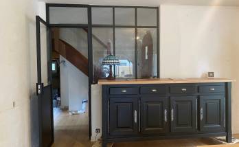 Mise en place d'une verrière dans une entrée de maison en Bretagne