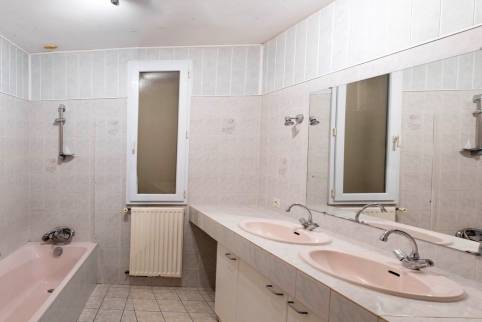  Rénovation de maison - salle de bain 1 avant travaux - Cholet 49