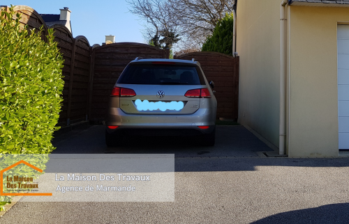 Élévation des murs : Les maçons ont utilisé des parpaings de qualité supérieure, garantissant non seulement la solidité du garage mais aussi une bonne isolation thermique.