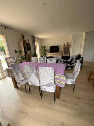 Installation d'un revêtement de sol stratifié imitation parquet dans une maison rénovée - Montauban 82000