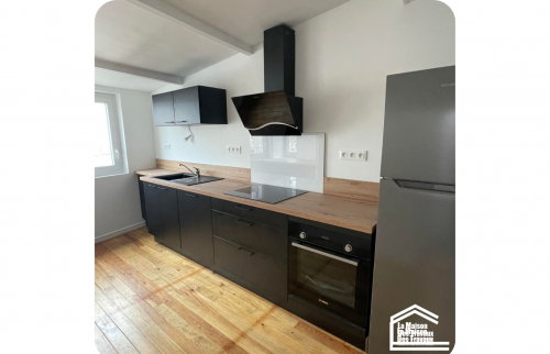 Pose d'une cuisine en bois 