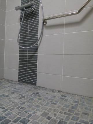 carrelage anti dérapant en pierre naturelle