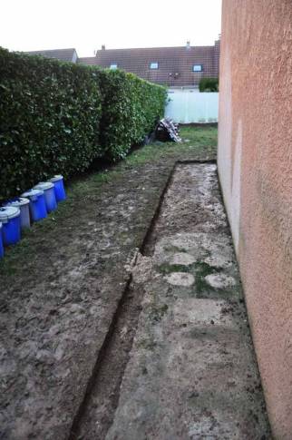 Ancienne allée de jardin avant travaux de rénovation extérieure - Brie-Comte-Robert 77170