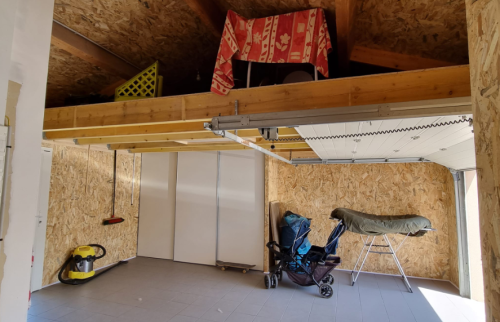 Photo du faux grenier + vue sur l'OSB sur les murs