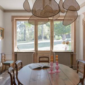 Vue intérieure mêlant charme ancien et touches contemporaines à Oullins