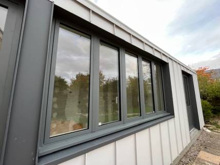 Extension de maison avec menuiseries extérieures contemporaines - Nantes 44000