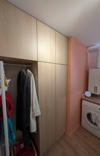 Placard sur mesure terminé – rangement optimisé salle d’eau rénovée