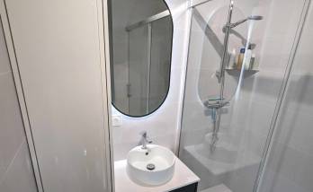 pose de fournitures de salle de bains
