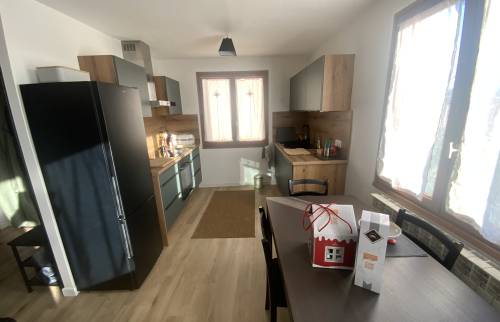 Cuisine ouverte sur salle de séjour La Maison Des Travaux Alès