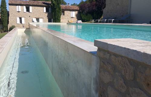 Piscine coté cour 