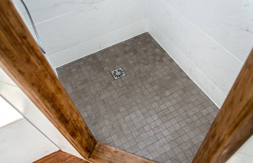 Douche carrelée