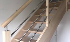 Escalier en bois avec garde-corps inox et main-courante en bois - Nantes 44