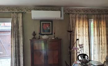 Installation de pompe à chaleur air-air avec unité intérieure dans le séjour - Brie-Comte-Robert 77170