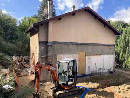 Travaux de Maçonnerie pour une réaliser une extension sur 2 niveaux, maison à Fontaines Saint Martin (69270) : creusement des fouilles