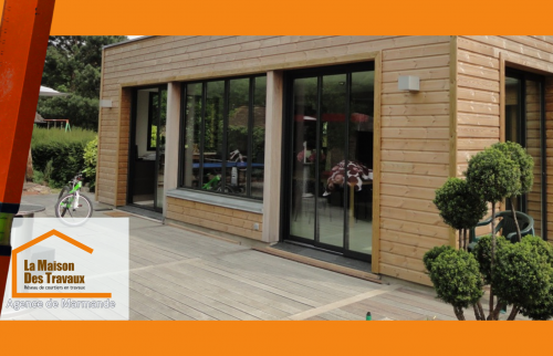 Extension en ossature bois à Marmande : ouverture sur le jardin et design contemporain pour un confort de vie optimal.