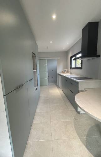 Final cuisine depuis entrée côté jardin après tranformation ancienne chambre