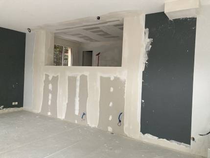 Travaux d'ouverture dans un mur porteur : doublages et habillage en plaques de platre de l'embrasure (villa à Saint Germain au Mont D'Or - 69650)